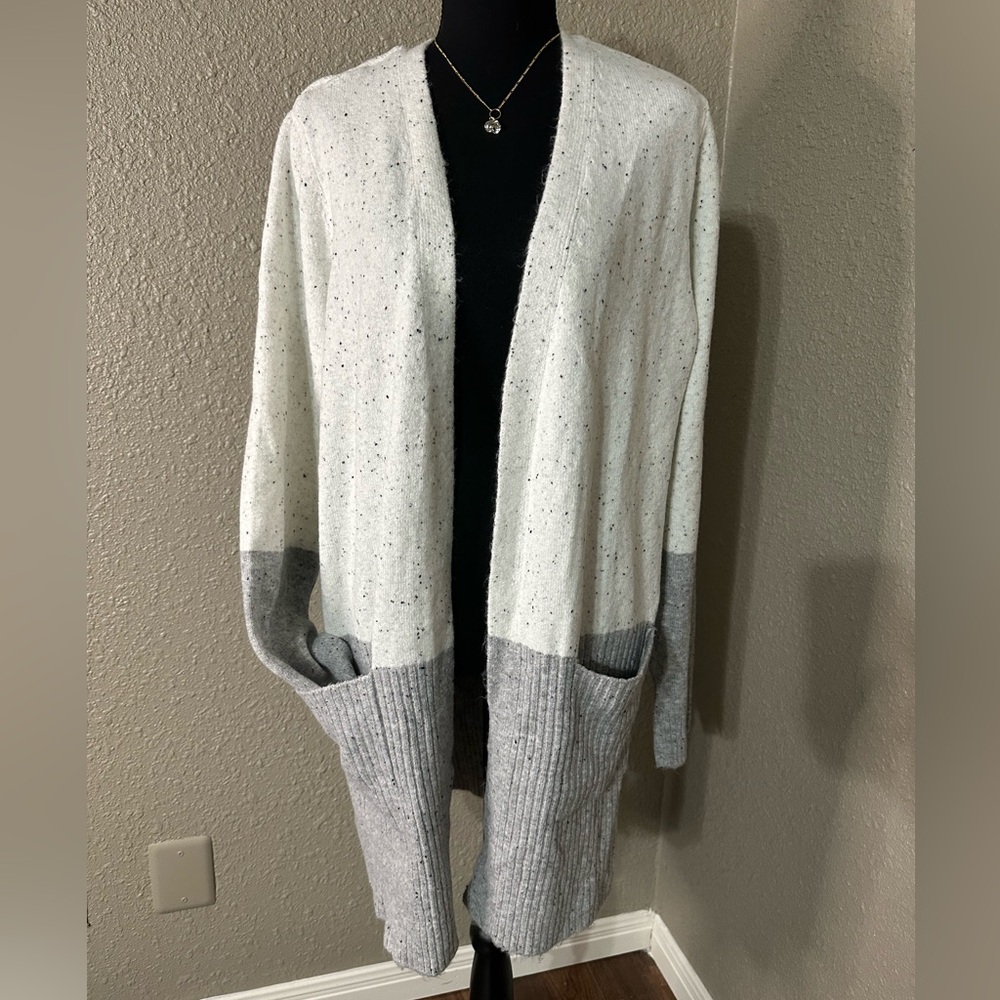 NWOT LOVE ELLIE Color Block Speckled Cardigan w/ pockets - white/gray‎